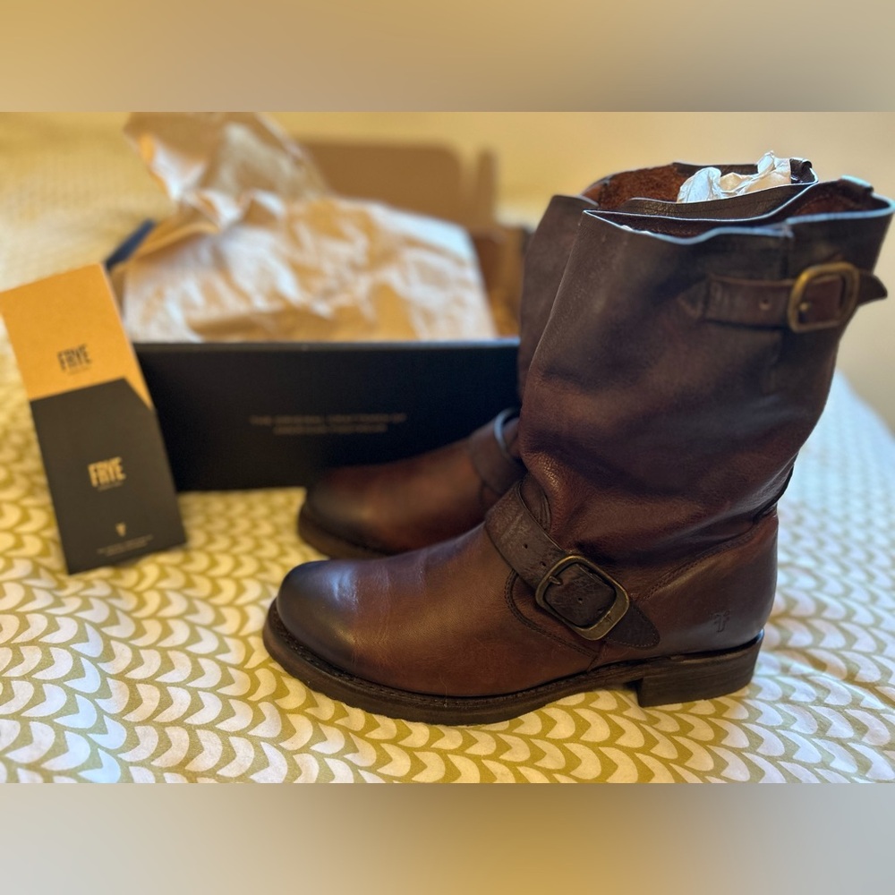 Frye Veronica Short size 8.5 women’s boots, Redwood